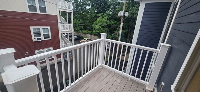 Building Photo - 124 Kenrick St