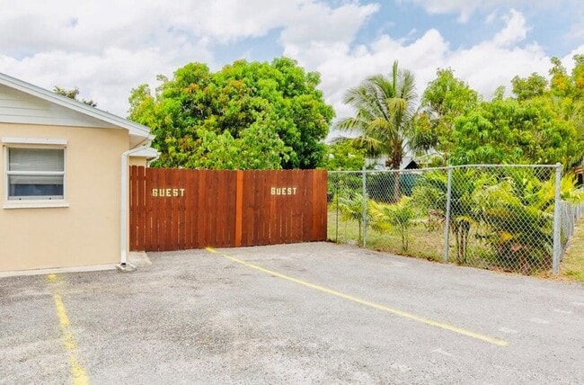 Building Photo - 279 Hach Ln