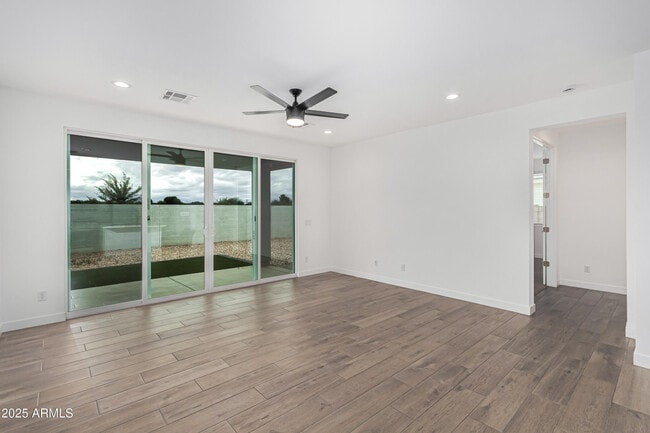 Building Photo - 305 E Leland Rd