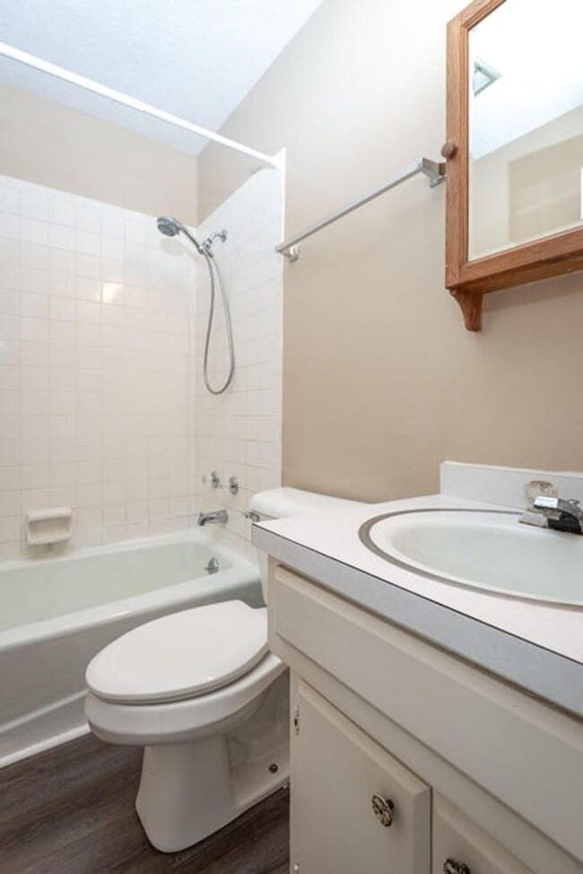 Building Photo - 3 bed 1.5 bath