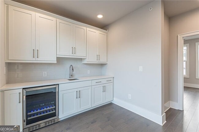 Building Photo - 574 Boulevard Pl NE
