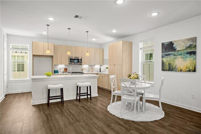 Building Photo - 2624 Metcalfe Rd