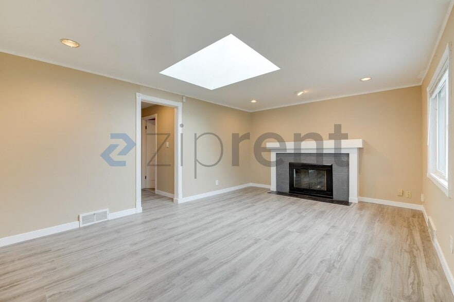 Building Photo - 3733 88th Ave SE