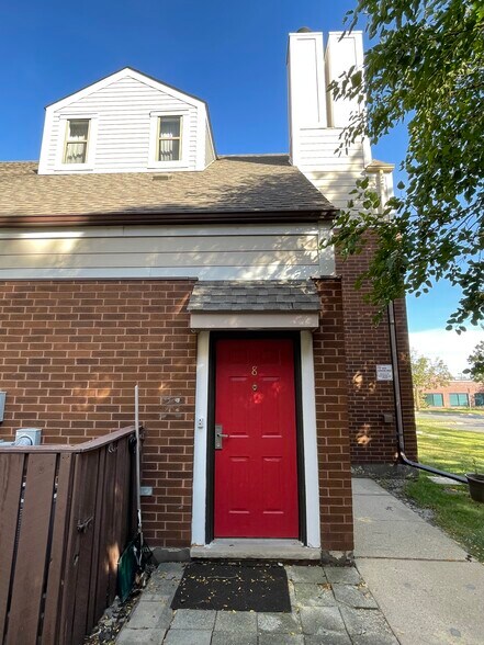 Building Photo - 531 Donofrio Dr