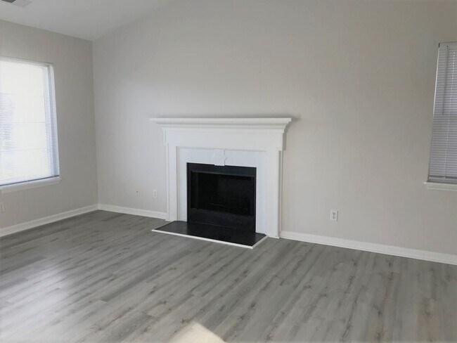 Building Photo - FOX RUN FARMS