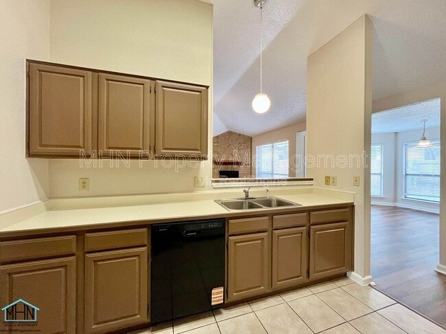 Building Photo - 1627 Firwick Dr