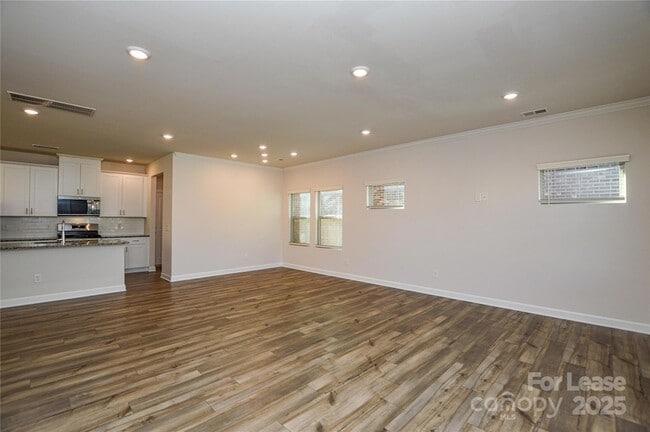 Building Photo - 3215 Lisburn St