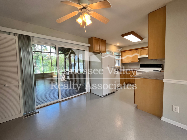 Building Photo - STUNNING 3 BED/2 BATH with Amazing Outdoor...