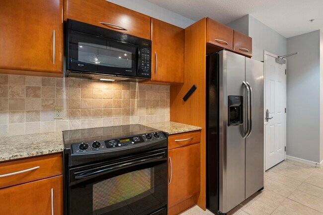 Building Photo - 511 Lucerne Ave