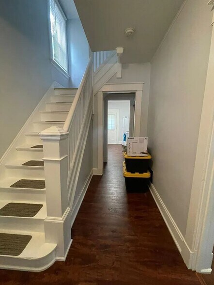 Building Photo - 2348 Highland Ave