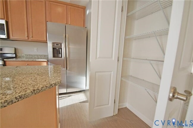 Building Photo - 16621 Thornapple Run