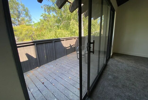 Building Photo - Charming 1bd/1ba Condo in Woodside HOA