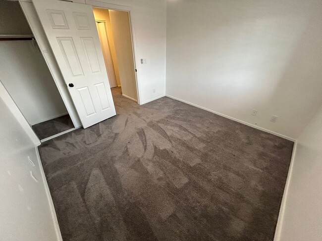 Building Photo - BEAUTIFULLY UPGRADED CONDO - SPACIOUS 2 BEDROOM, 2 BATH TOP FLOOR IN PRIME LAS VEGAS LOCATION