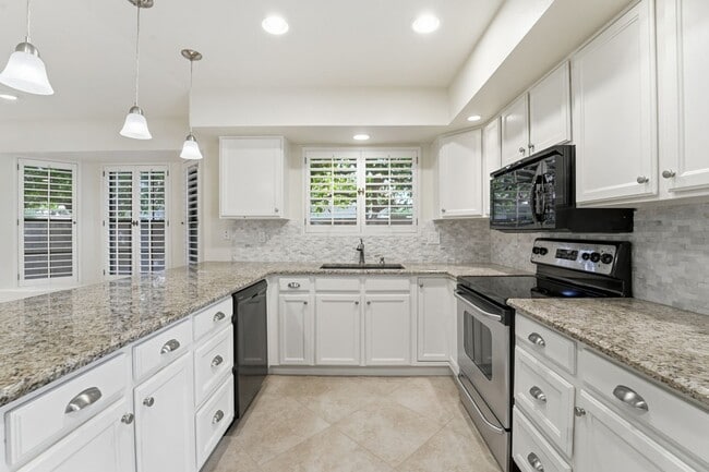 Building Photo - Beautiful 3 Bed/ 2.5 Bath Scottsdale Home I Near Kierland - Prime Location