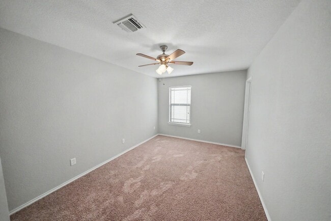 Building Photo - Spacious Live Oak Home Backing to a Greenbelt - Realtor Commission: $500