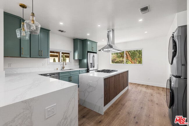 Building Photo - 238 Thorne St