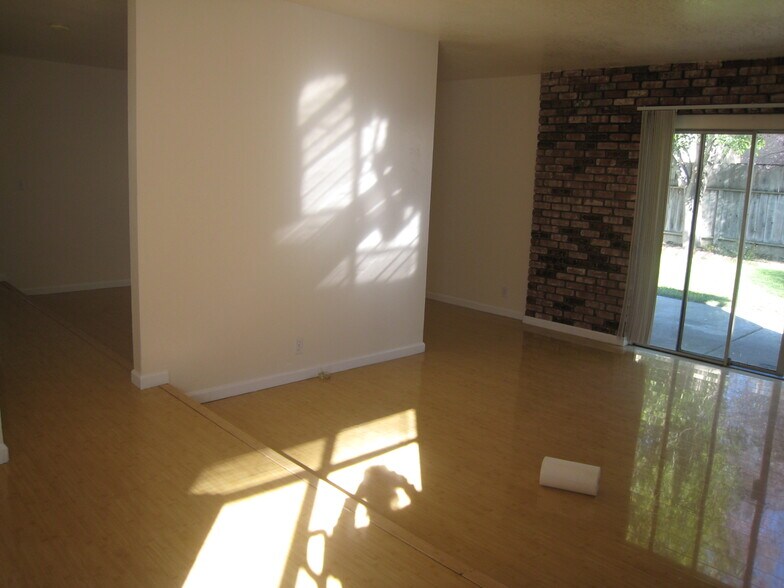 Building Photo - 32318 Crest Ln