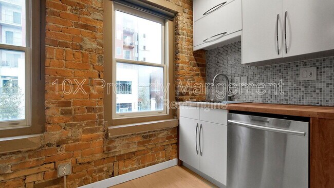 Building Photo - 978 N High St