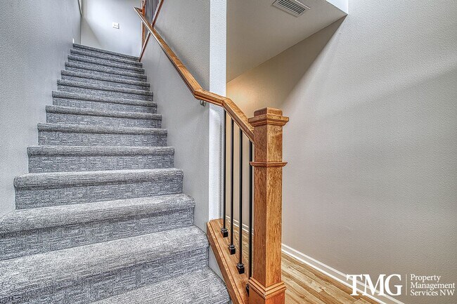 Building Photo - Spacious 4  BD Home with Modern Upgrades in Vancouver
