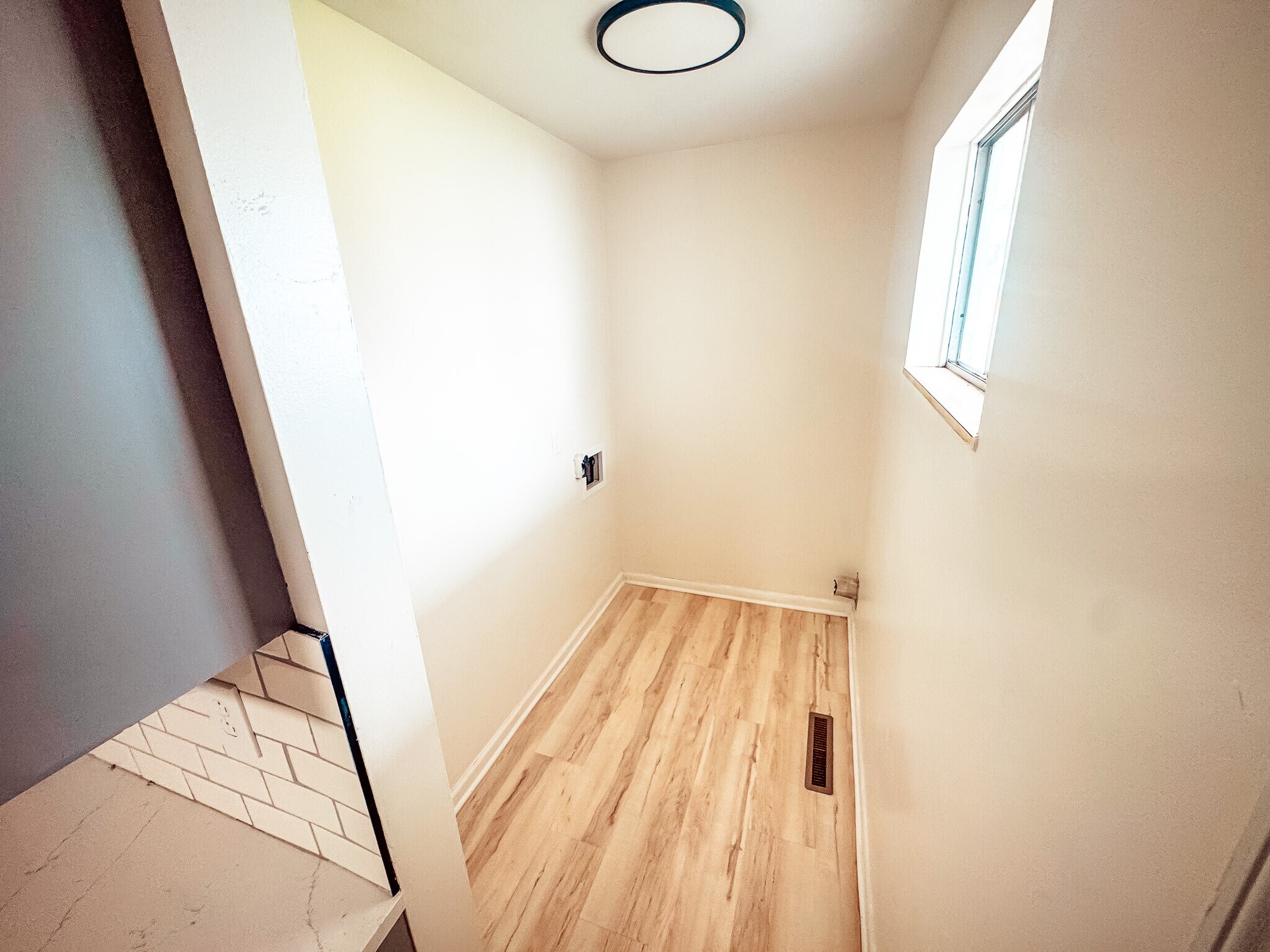 Building Photo - 1832 Kermit Ave