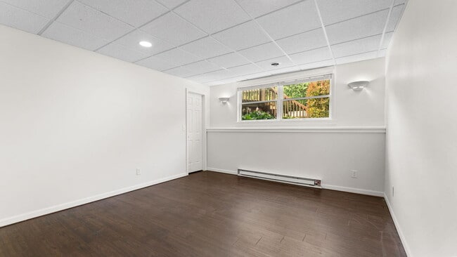 Building Photo - 9069 Emerson Dr