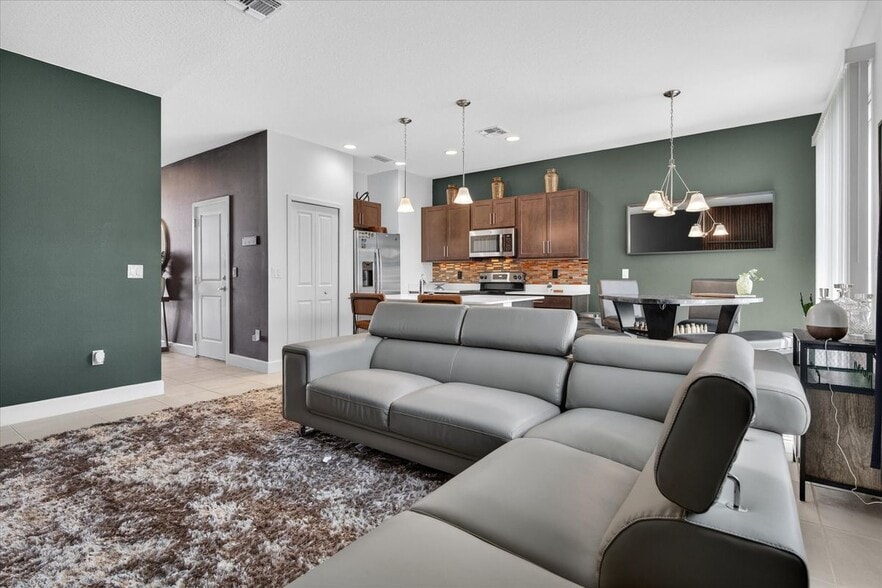 Building Photo - 1363 Captiva Cv