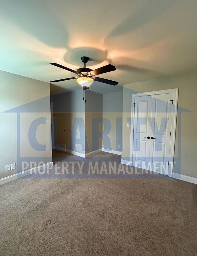 Building Photo - Modern, Upscale Townhouse w/ attached Garage!
