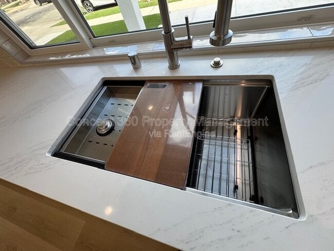 Building Photo - 6168 Briercrest Ave