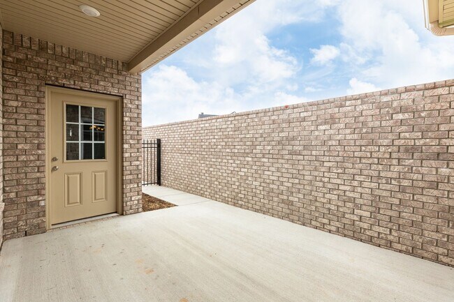 Building Photo - **BE THE LUCKY ONE TO LIVE IN THIS 2022-BUILT UPSCALE COTTAGE HOME IN THE PRESERVE AT BELLE POINTE**