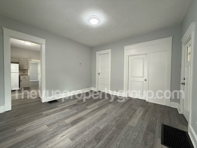 Building Photo - Remodeled 3 Bed, 2 Bath Home with Luxuriou...