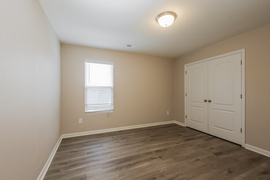 Building Photo - 904 Hilphiger Ct