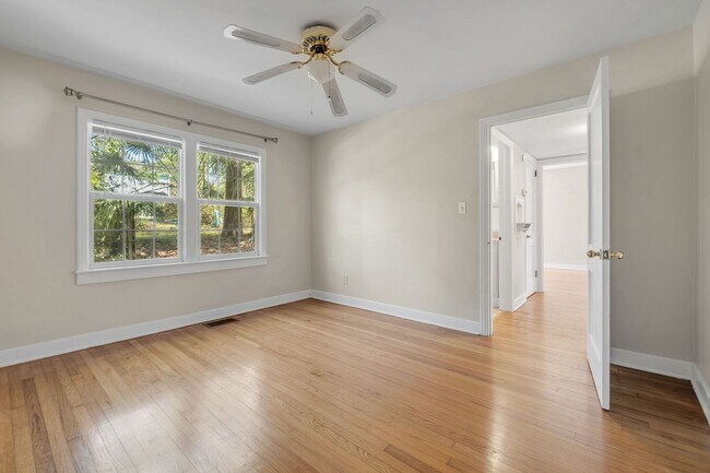 Building Photo - Charming Midtown Apartment