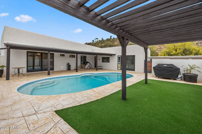 Building Photo - 14436 N Coral Gables Dr