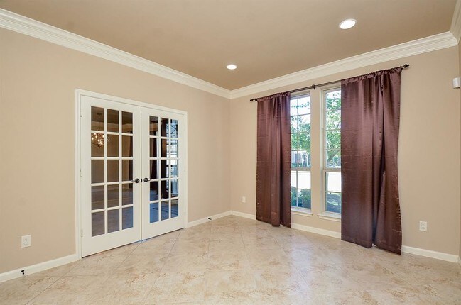 Building Photo - 2703 Bonnie Bray Dr