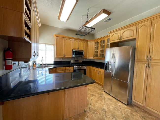 Building Photo - Beautiful 2-Story 3-bedroom home / Move in...