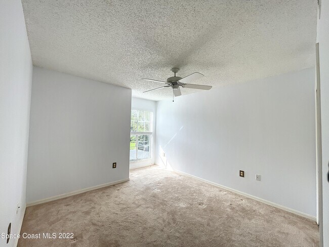 Building Photo - 7040 US-1