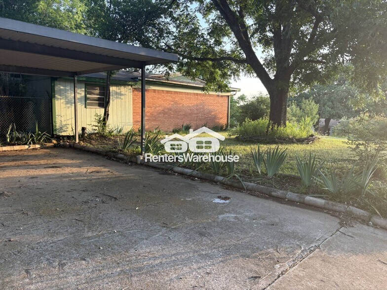 Building Photo - 1501 Briarwood Blvd