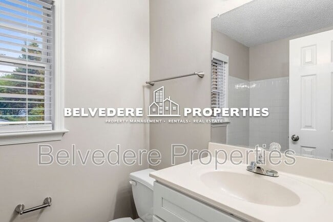Building Photo - 2320 Meadow Gate Dr