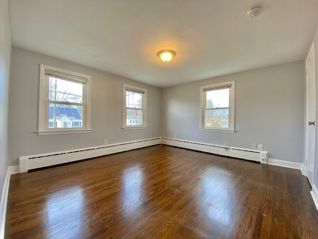 Building Photo - 446 Huntington Rd