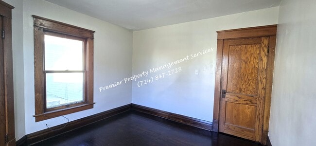 Building Photo - 922 Winslow Ave