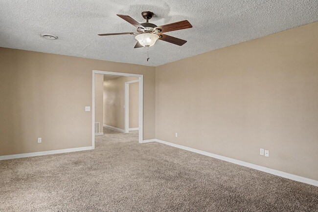 Building Photo - 910 S 28th St