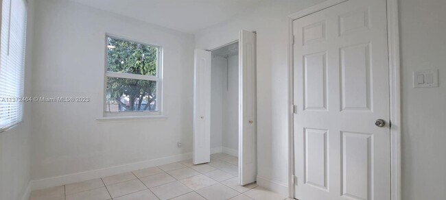 Building Photo - 1090 NW 100th Terrace