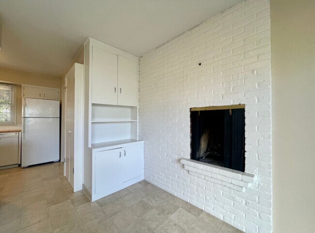 Building Photo - Stunning Two-bedroom In SW Portland~ Great...