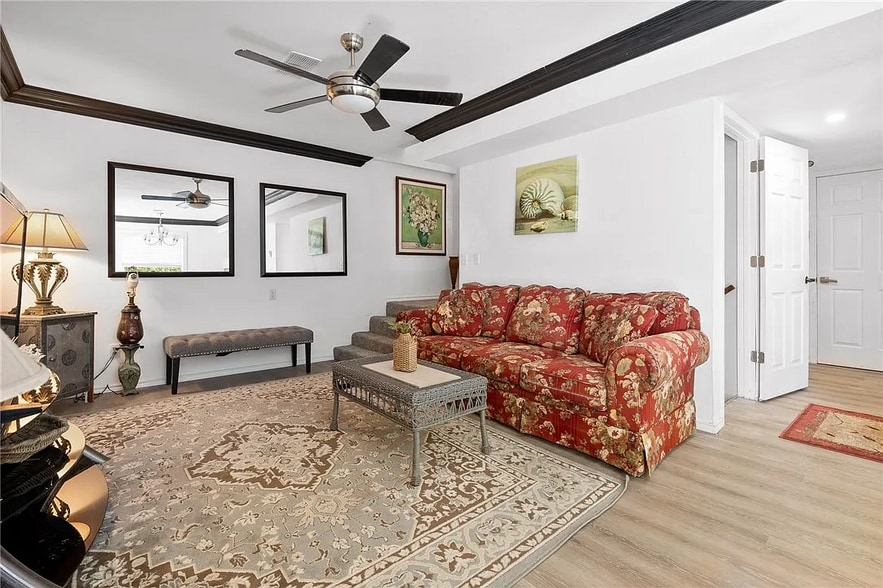 2nd floor living - 120 Retama Ln