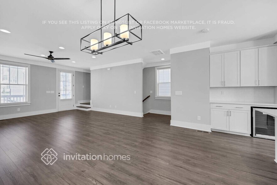 Building Photo - 647 Vernon Ave