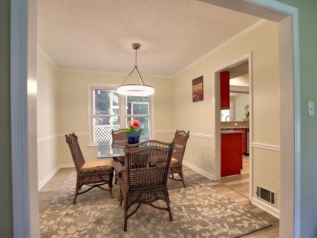 Building Photo - 4512 Woodlawn Lake Dr