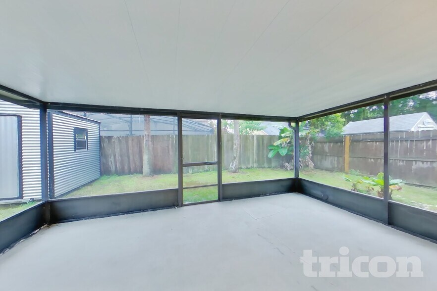 Building Photo - 419 E Springtree Way
