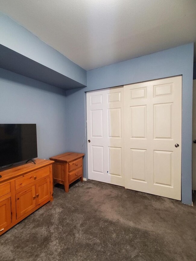 Building Photo - Cozy, 2 Bedroom Apartment for Rent in the Birchwood Neighborhood!