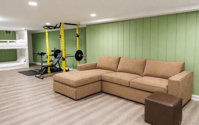 Building Photo - 658 Shore Acres Dr