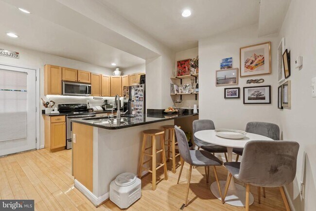 Building Photo - 1807 E Lombard St